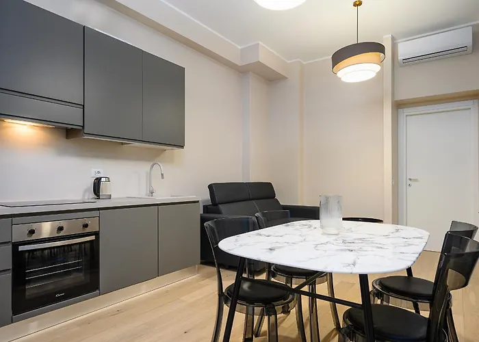 Suites In Porta Garibaldi & Chinatown - City Center Well Connected